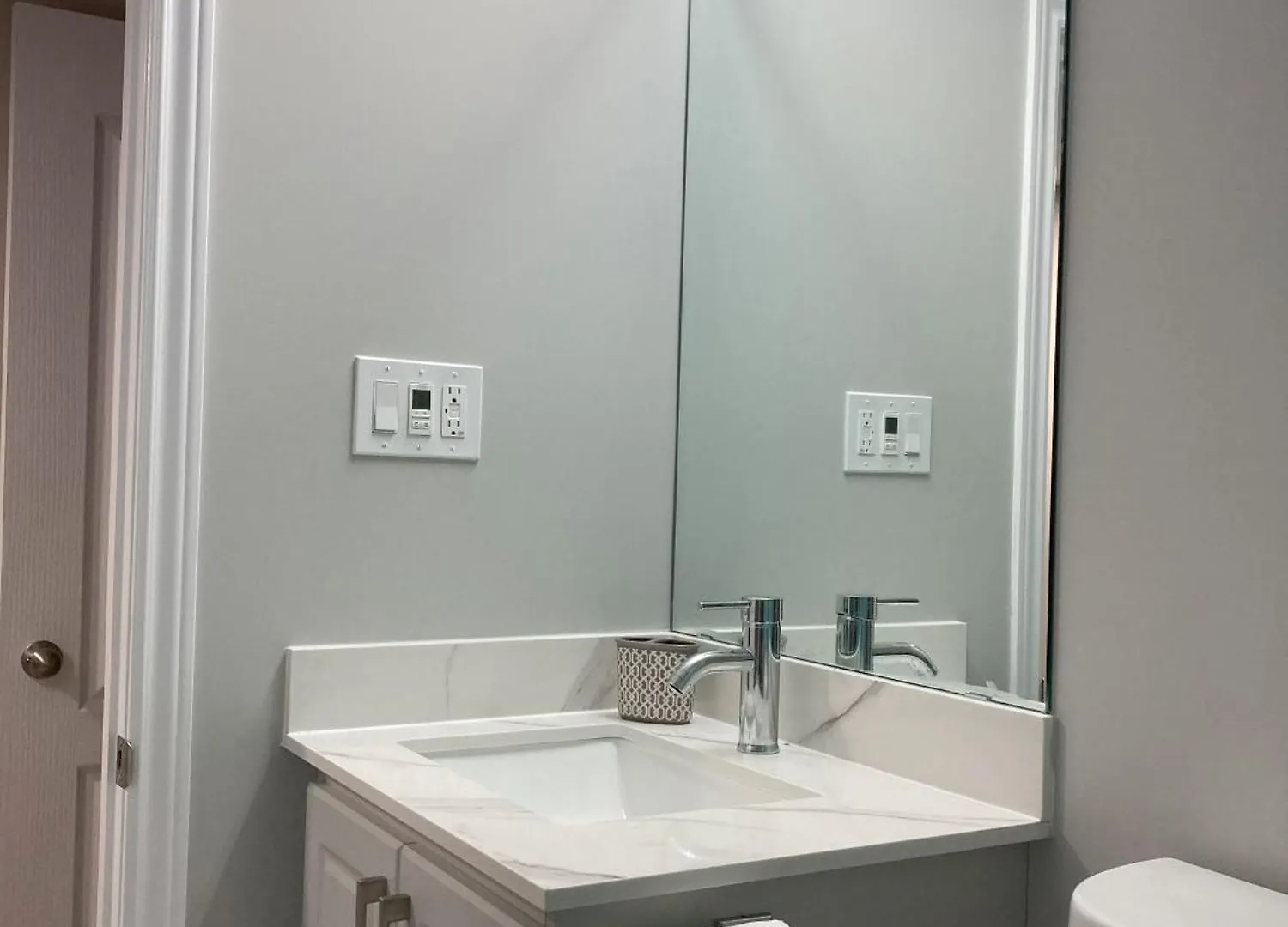 Apartment Brand New, Cozy 2 Bdrm Bsmnt Apt Mississauga Canada