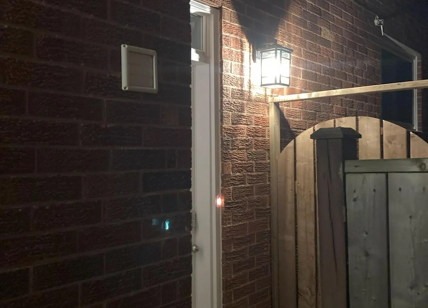 Brand New, Cozy 2 Bdrm Bsmnt Apt Mississauga Apartment